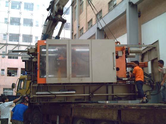 龍華精密設備高空吊裝搬運,大型設備搬遷找山友