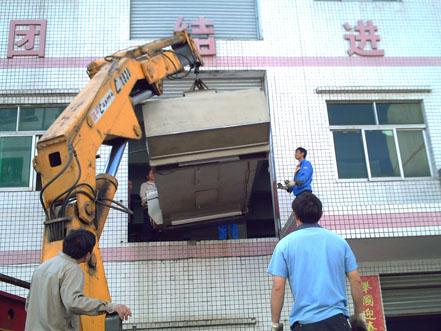 石岩大型精密设备吊装移位，专业的设备搬迁公司图片