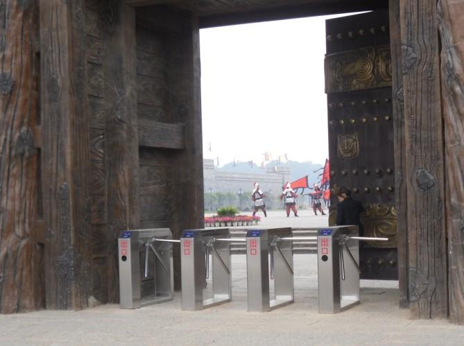 供應(yīng)長春三輥閘翼閘擺閘轉(zhuǎn)閘