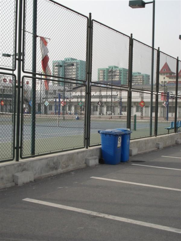 供應(yīng)包塑勾花網(wǎng)綠色包膠勾花網(wǎng)廠家PVC公路綠化帶勾花網(wǎng)護(hù)欄網(wǎng)