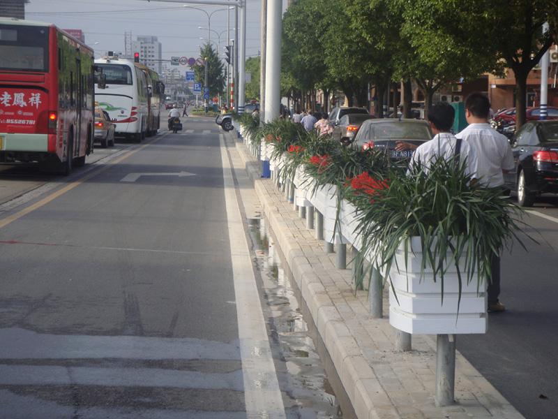 供應(yīng)嘉興PVC道路花箱直銷，花箱批發(fā)，嘉興花箱廠家，花箱價(jià)格