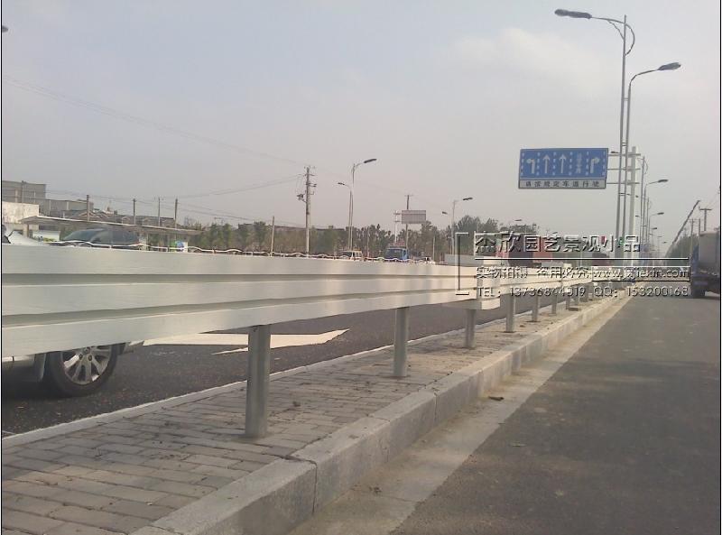 供應PVC道路花箱廠家，PVC花箱價格，花箱批發(fā)