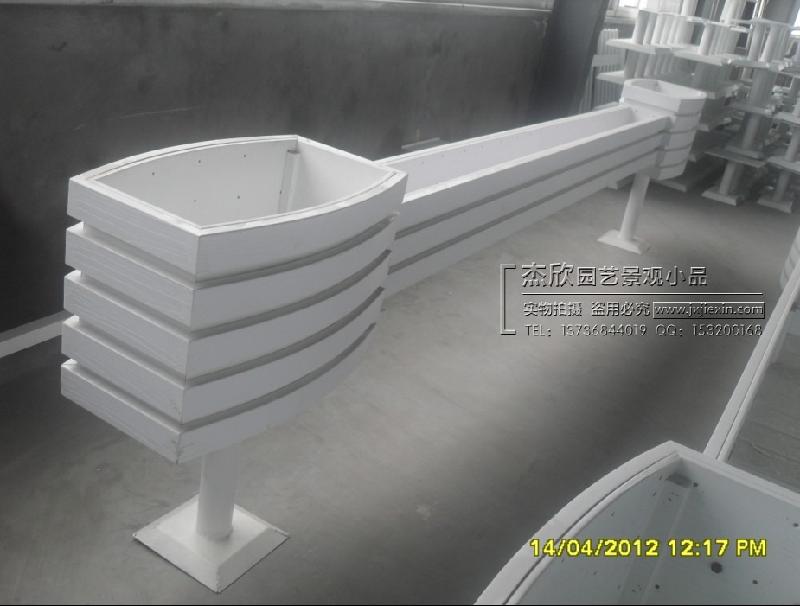 供應PVC道路花箱廠家，PVC花箱價格，花箱批發(fā)