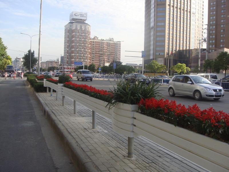 供應(yīng)嘉興PVC道路花箱直銷，花箱批發(fā)，嘉興花箱廠家，花箱價(jià)格