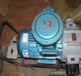 油罐區(qū)抽油泵圖片