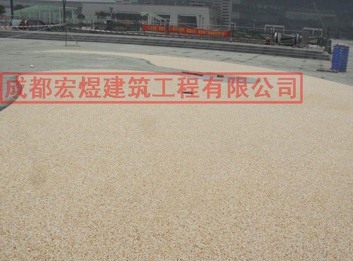 供應(yīng)膠粘彩石透水地坪工程成都膠粘石天然露骨透水地坪