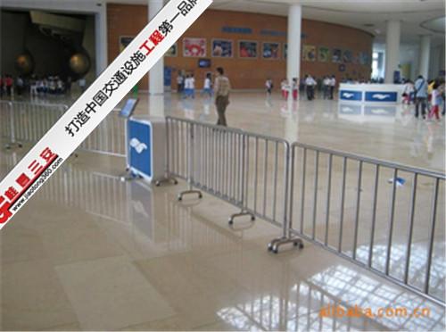 供應(yīng)安徽臨時護欄移動護欄護欄廠家