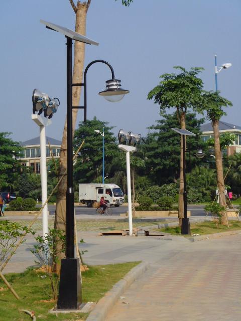 供應(yīng)廣東4米LED太陽能庭院燈