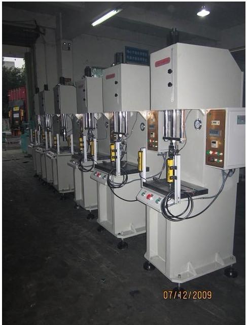 供應(yīng) 數(shù)控壓裝型油壓機