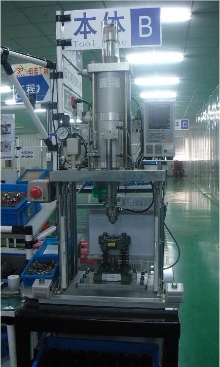 上海四柱油壓機圖片