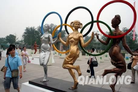 供應(yīng)玻璃鋼仿真校園雕塑