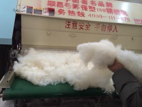 新型精細(xì)梳棉機(jī)做的千層無網(wǎng)棉被棉絮會不會分家？18638521603