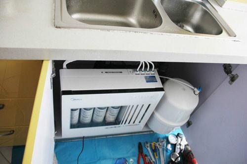 橫瀝美的凈水機 美的廚房凈水器美的反滲透凈水設(shè)備MRO203-4