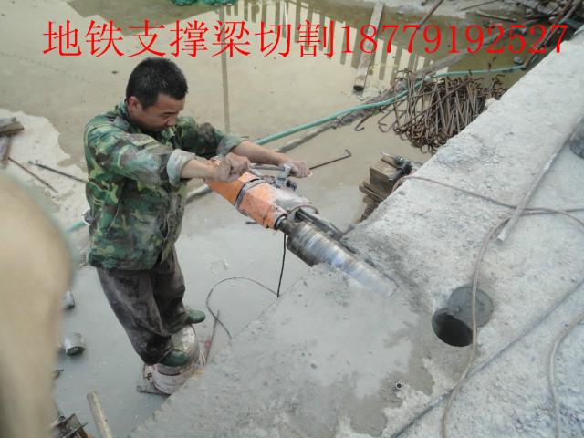 襄樊支撐梁切割拆除、樓房靜態(tài)切割圖片