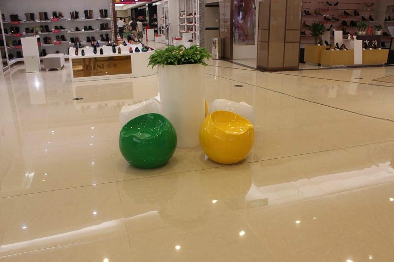 供應深圳玻璃鋼商場座椅雕塑