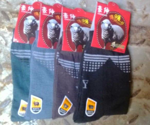 供應(yīng)濟(jì)南特價(jià)羊毛襪批發(fā)打底褲批發(fā)