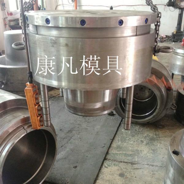 開塑料桶模具哪里好？哪里有人專業(yè)做大型桶模具