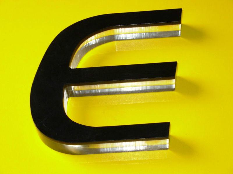 供應(yīng)嘉定曹安路輕紡市場門頭水晶字制作