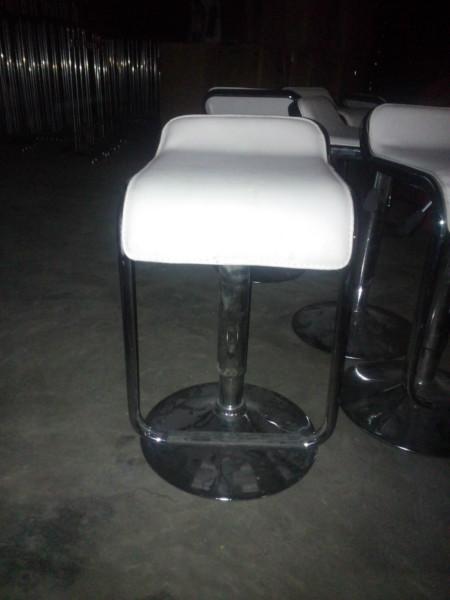 成都宴會椅洽談桌椅沙發(fā)吧凳吧桌折疊椅條桌等各桌椅租