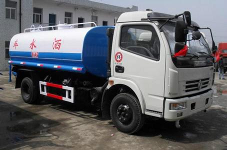 供應(yīng)多利卡灑水車，6噸灑水車車型城市美容必備設(shè)備