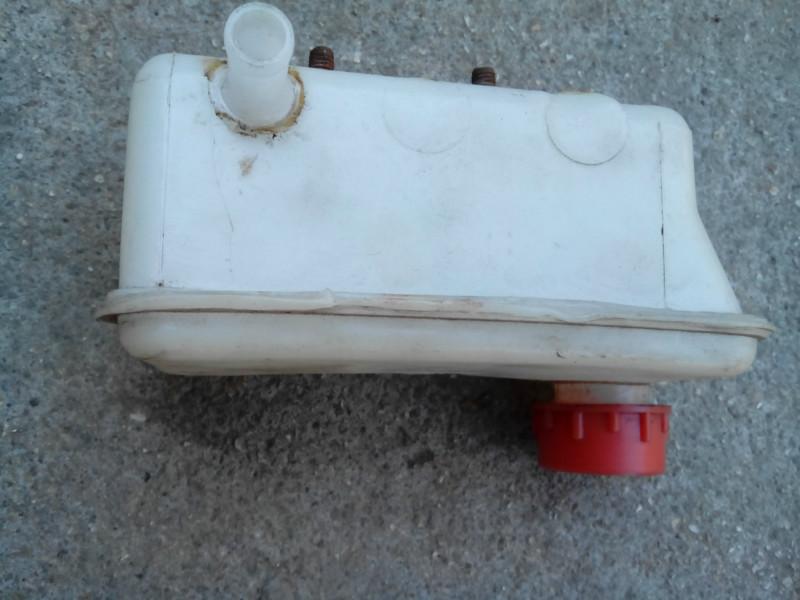 供應(yīng)優(yōu)質(zhì)剎車油壺