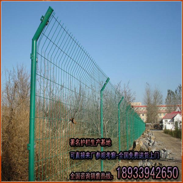 供應(yīng)東莞工廠鐵絲網(wǎng)廠深圳小區(qū)隔離柵公路鐵絲網(wǎng)護(hù)欄價(jià)格