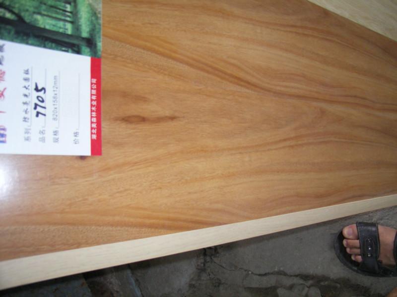 供應(yīng)中美德強(qiáng)化地板