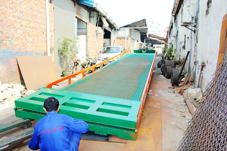 供應(yīng)裝卸機(jī)械升降平臺，深圳裝卸機(jī)械升降平臺報價，公明裝卸機(jī)械升降平臺