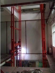 導(dǎo)軌式升降平臺圖片