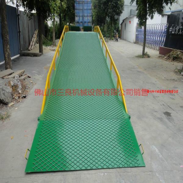 供應(yīng)8t移動(dòng)式集裝箱裝卸橋供貨商