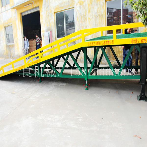 供應(yīng)登車橋移動(dòng)供貨商
