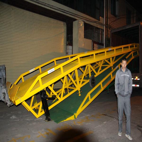 供應貨柜車裝卸手動升降式登車橋