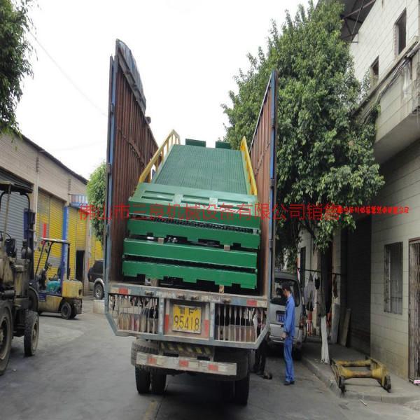 供應(yīng)10噸移動(dòng)式裝卸貨登車(chē)橋,8噸移動(dòng)式裝卸貨登車(chē)橋價(jià)格