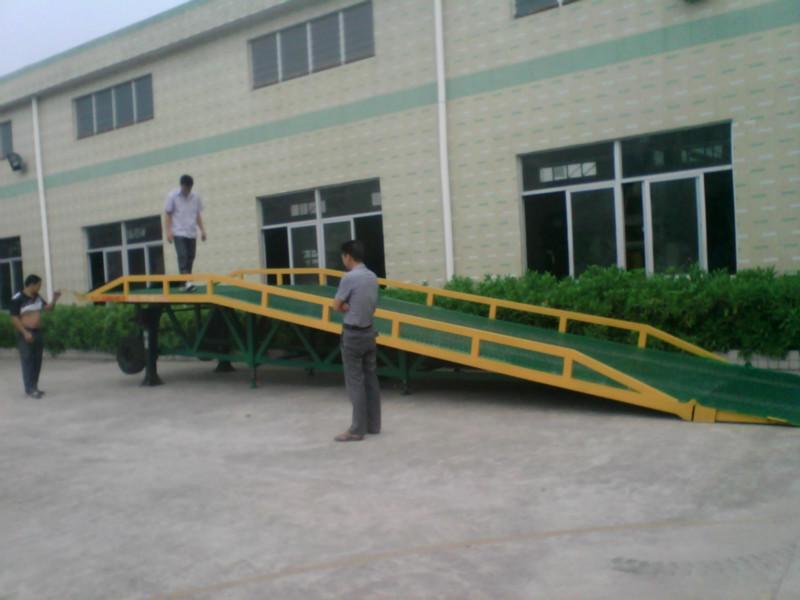 供應(yīng)叉車登車橋常規(guī)尺寸規(guī)格參數(shù)介紹，裝卸臺報價