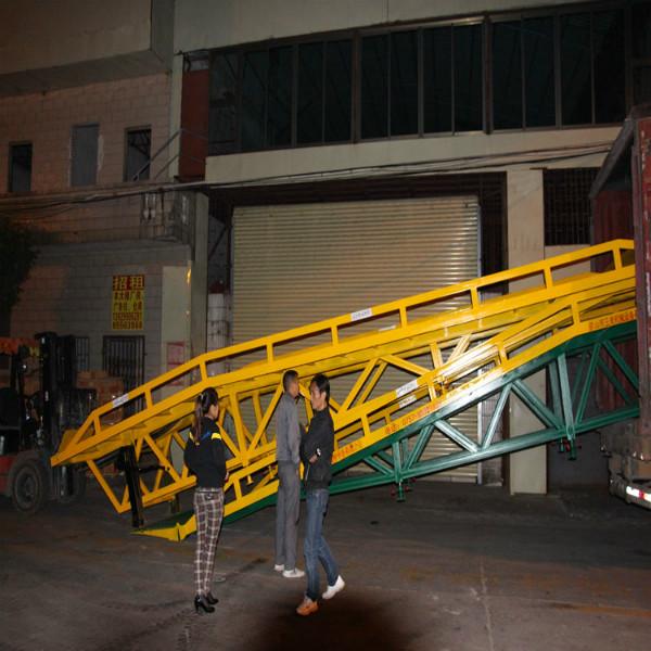 廂式貨車升降裝卸平臺(tái)圖片