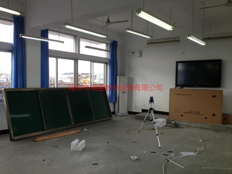 供應(yīng)四塊組合多媒體推拉黑板 四塊組合多媒體推拉黑板廠家