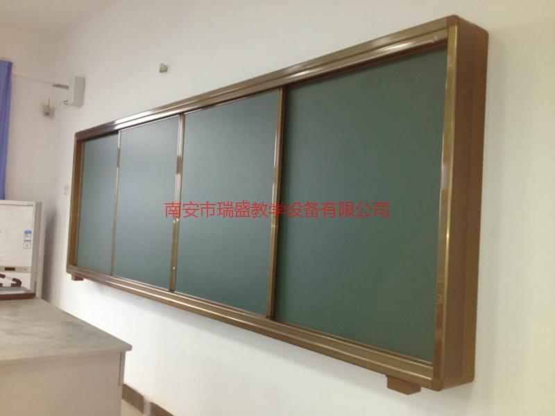 四塊組合多媒體推拉黑板圖片