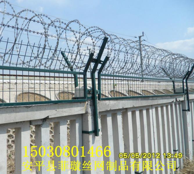 鐵路刺絲滾籠菲璇鐵路刺絲滾籠/國(guó)家鐵路重點(diǎn)刺絲滾籠生產(chǎn)商