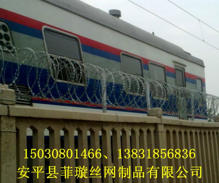 鐵路刺絲滾籠菲璇鐵路刺絲滾籠/國(guó)家鐵路重點(diǎn)刺絲滾籠生產(chǎn)商