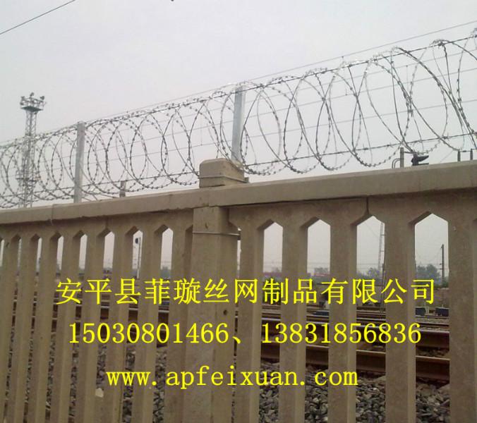 鐵路刺絲滾籠菲璇鐵路刺絲滾籠/國(guó)家鐵路重點(diǎn)刺絲滾籠生產(chǎn)商