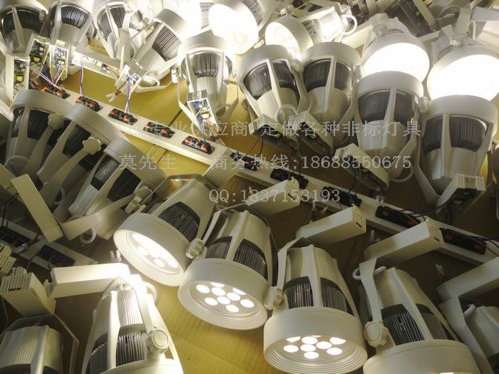 供應LED9W大功率服裝店導軌射燈丨代替?zhèn)鹘y(tǒng)節(jié)能燈的LED軌道燈