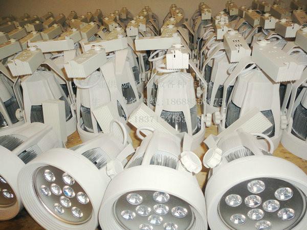 供應LED9W大功率服裝店導軌射燈丨代替?zhèn)鹘y(tǒng)節(jié)能燈的LED軌道燈