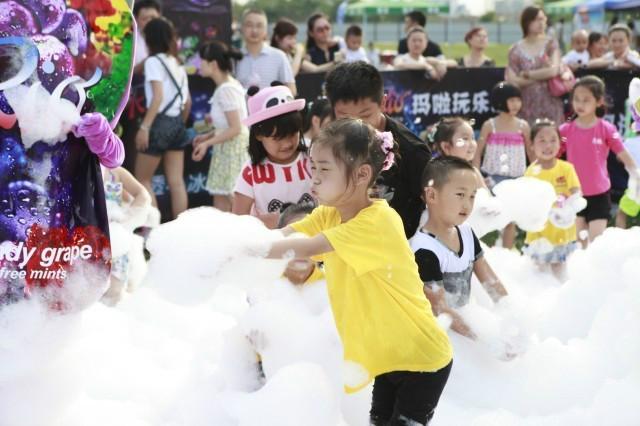 供應(yīng)?？谂蓪ε菽瓩C；戶外噴射式泡沫機；沙灘造雪泡沫機