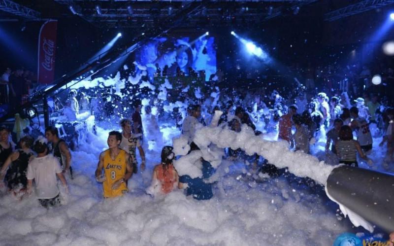 供應(yīng)海口派對泡沫機；戶外噴射式泡沫機；沙灘造雪泡沫機