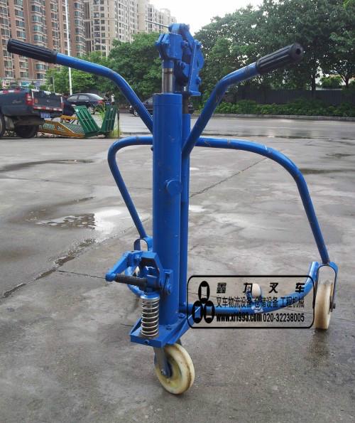 供應(yīng)手動(dòng)型搬運(yùn)油桶車，抱式升降油桶車，旋轉(zhuǎn)倒料油桶車，手動(dòng)推動(dòng)油桶車