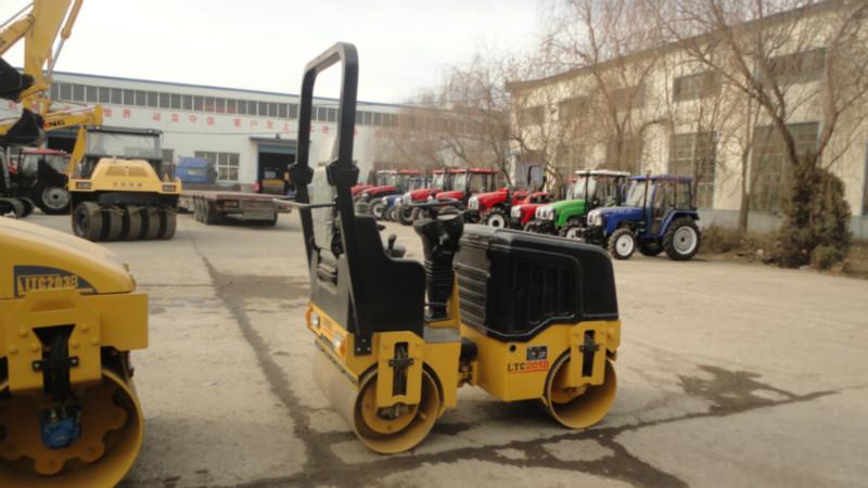 供應洛陽路通4噸全液壓振動壓路機