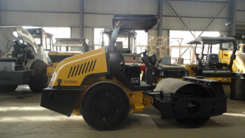 供應洛陽路通LT216B單鋼輪振動壓路機