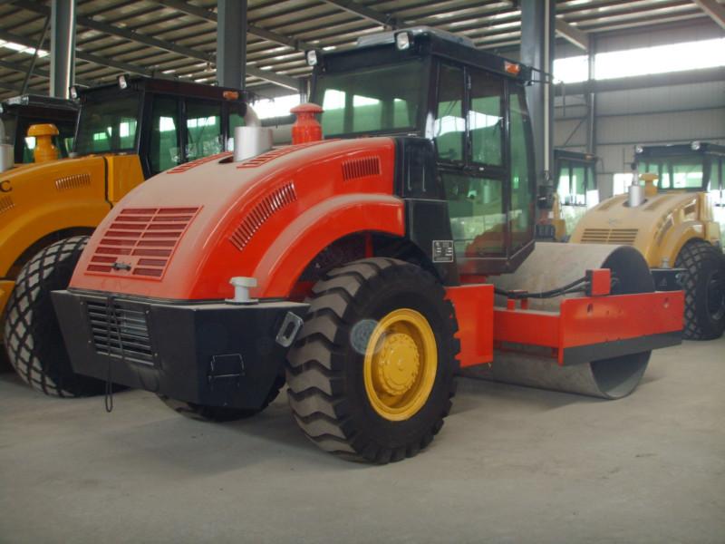 供應(yīng)LT218B振動壓路機