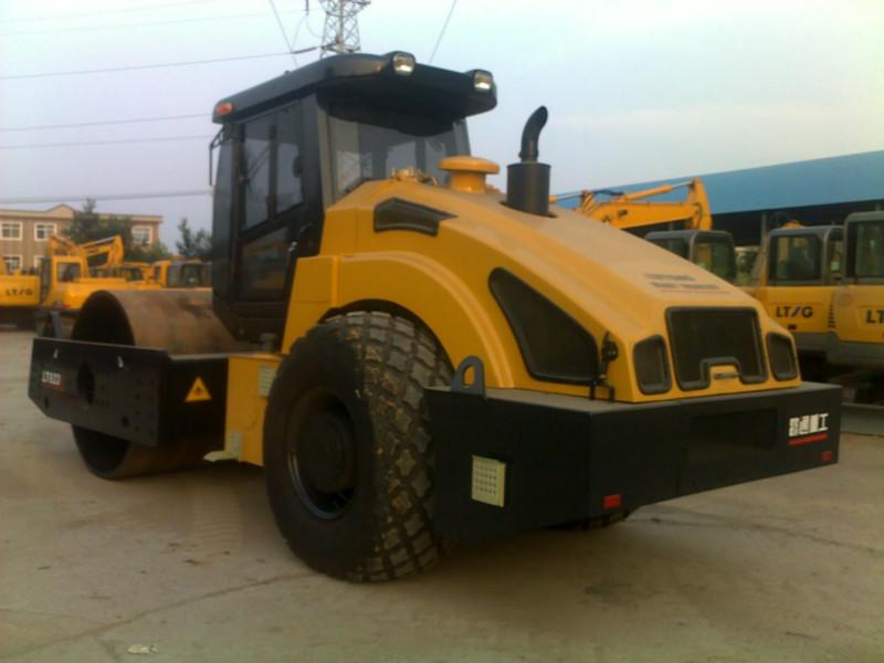 供應(yīng)洛陽18噸壓路機廠家價格