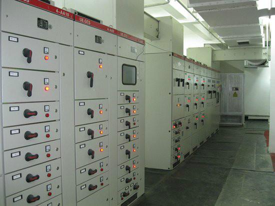 供應(yīng)無功補(bǔ)償電容柜供應(yīng)商電話，無功補(bǔ)償電容柜生產(chǎn)